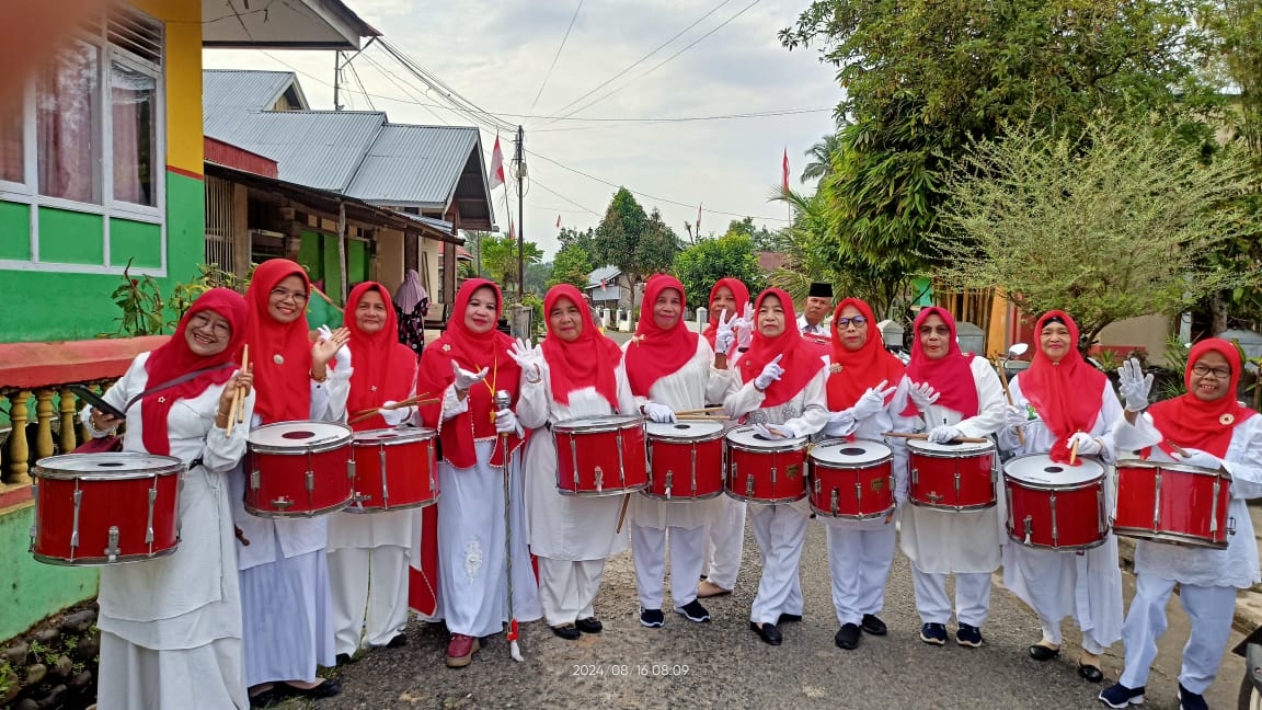 DRUMBAND BUKIT GOMBAK MEMERIAHKAN PAWAI ALEGORIS