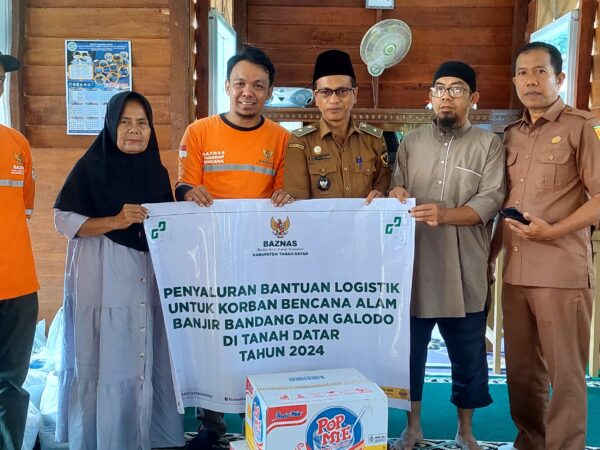 PENYERAHAN BANTUAN BENCANA ALAM DARI BAZNAS TANAH DATAR