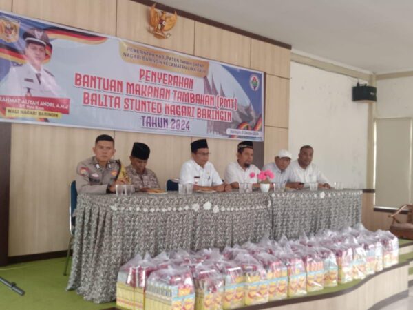 Penyerahan Bantuan Makanan Tambahan (PMT) Balita Stunted